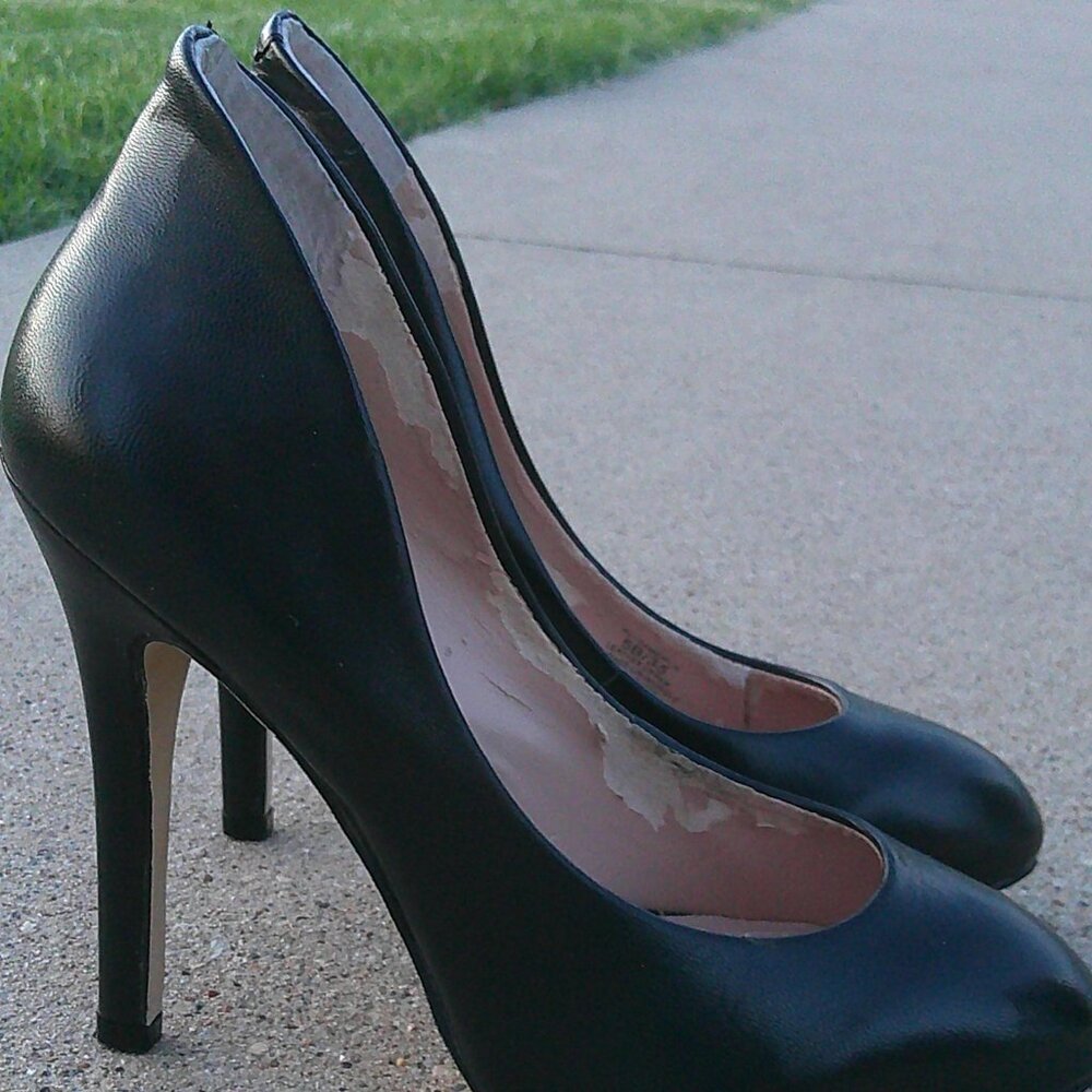 Women's BCBG Generation Black Pumps Heels Size 5 - Picture 2 of 10